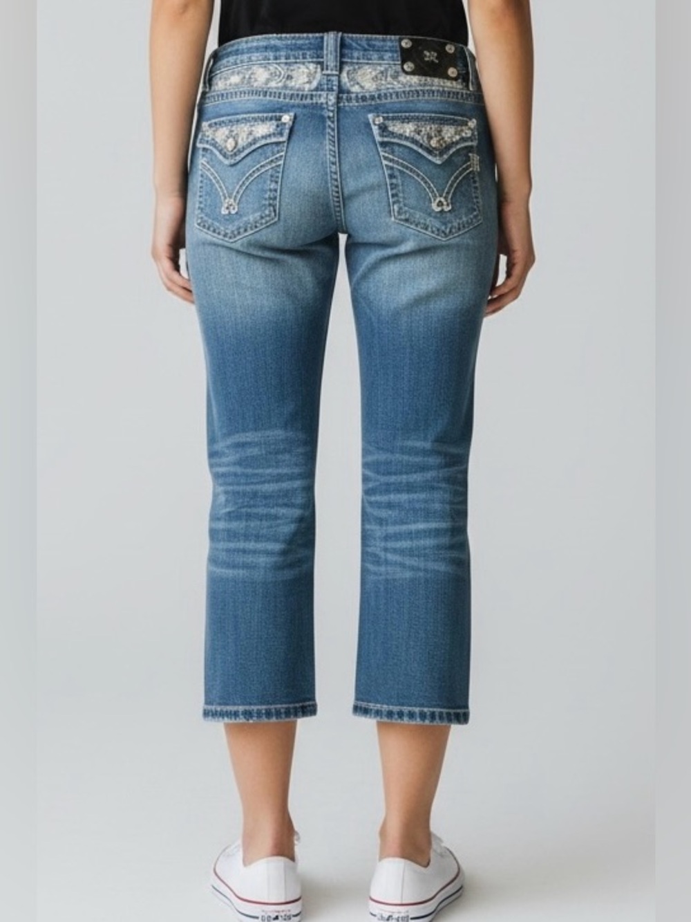Miss Me Embellished Embroidered Capri Jeans Women’s size 29 - Picture 1 of 16